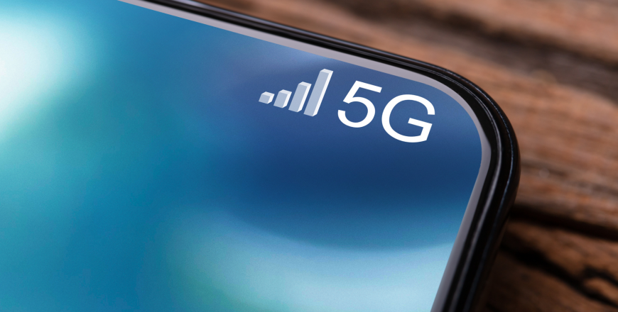 Mobile device connected to 5G network