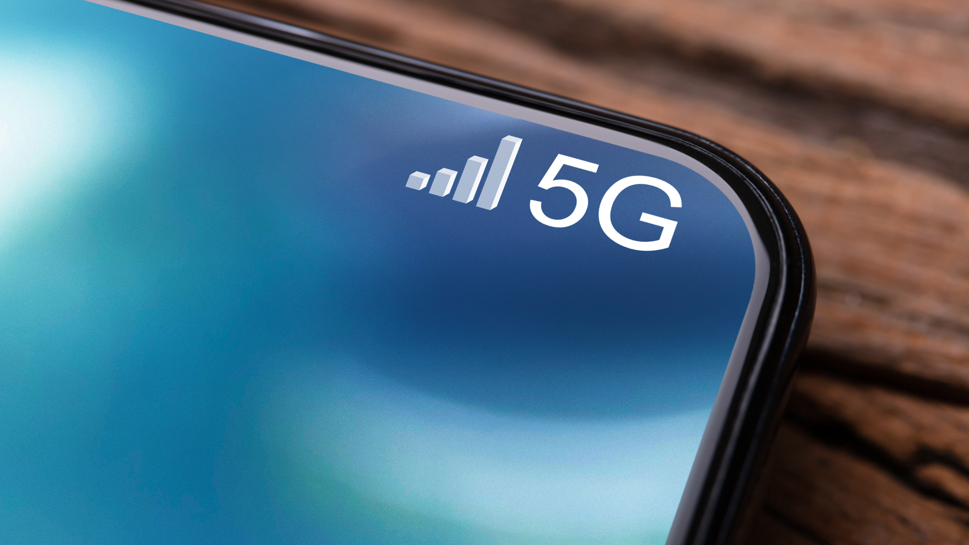 Mobile device connected to 5G network