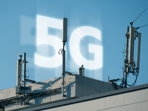 5G antennas on the rooftop with digital 5G sign