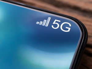 Mobile device connected to 5G network