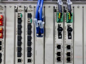 Fiber optics communications device, LAN and SDH